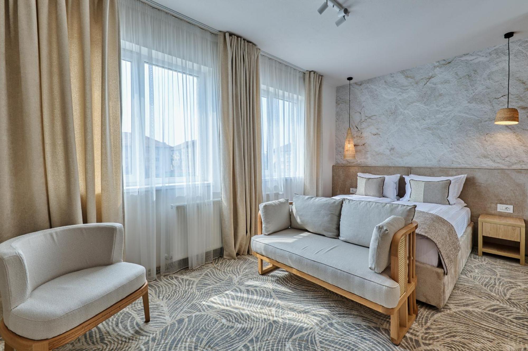 Hotel Serenity 티미쇼아라 외부 사진