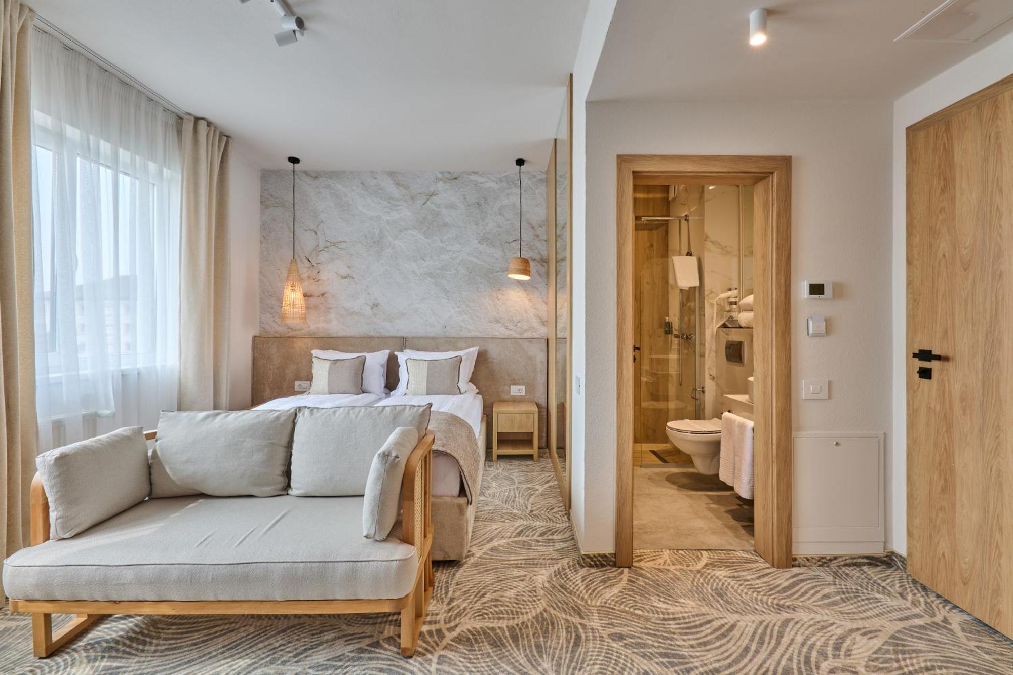 Hotel Serenity 티미쇼아라 외부 사진