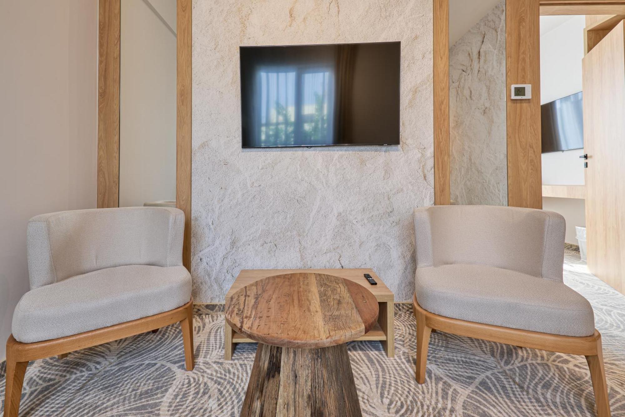 Hotel Serenity 티미쇼아라 외부 사진