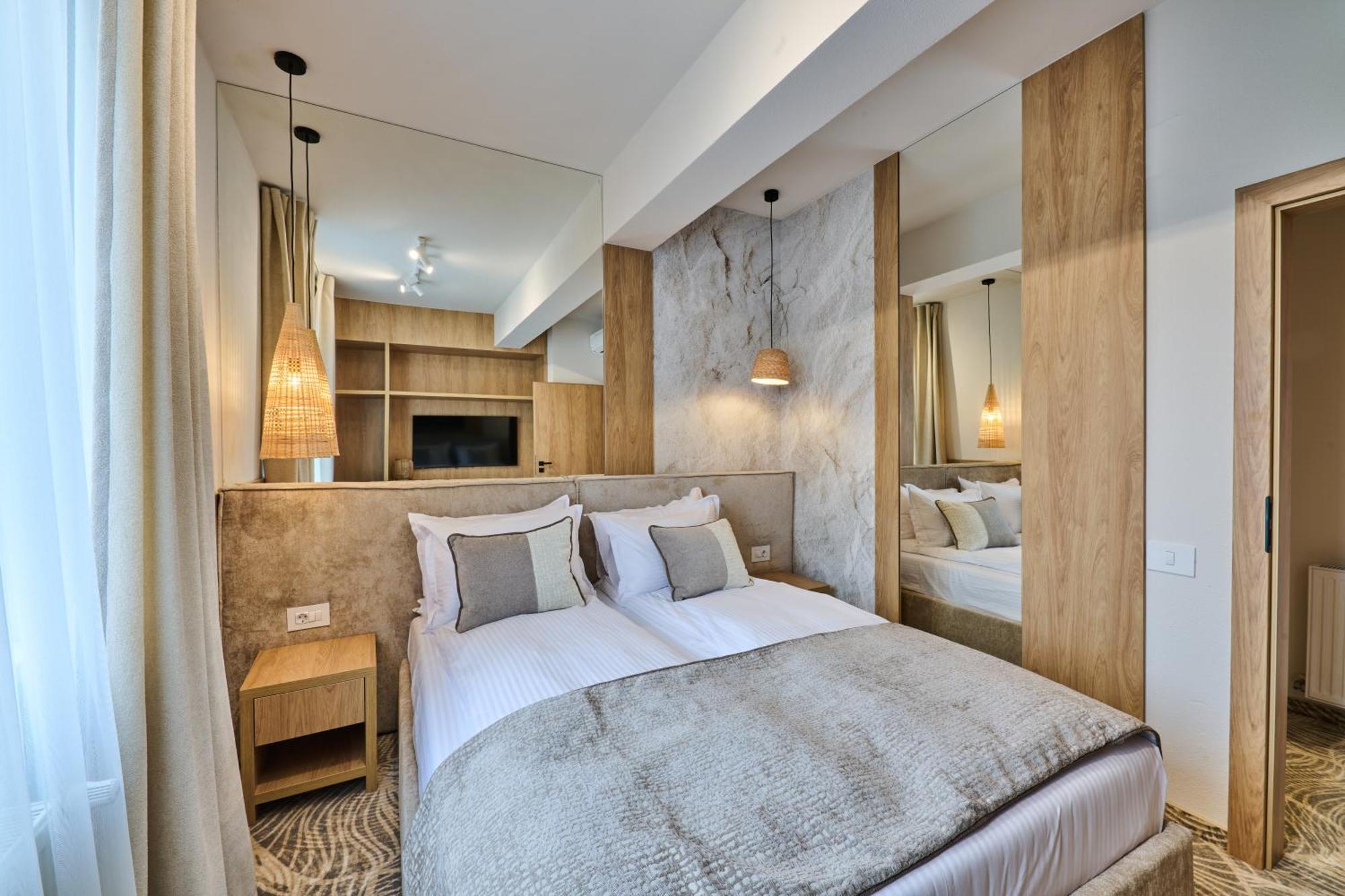Hotel Serenity 티미쇼아라 외부 사진
