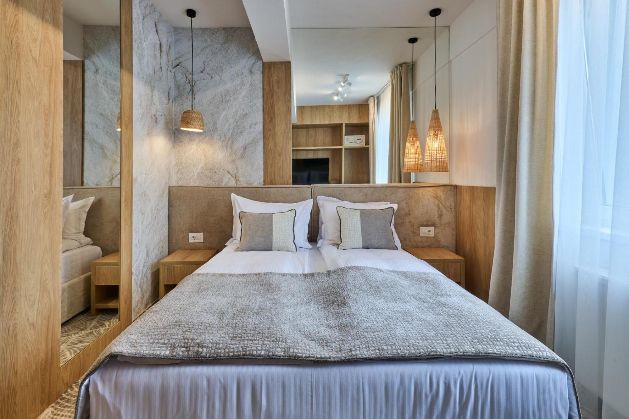 Hotel Serenity 티미쇼아라 외부 사진