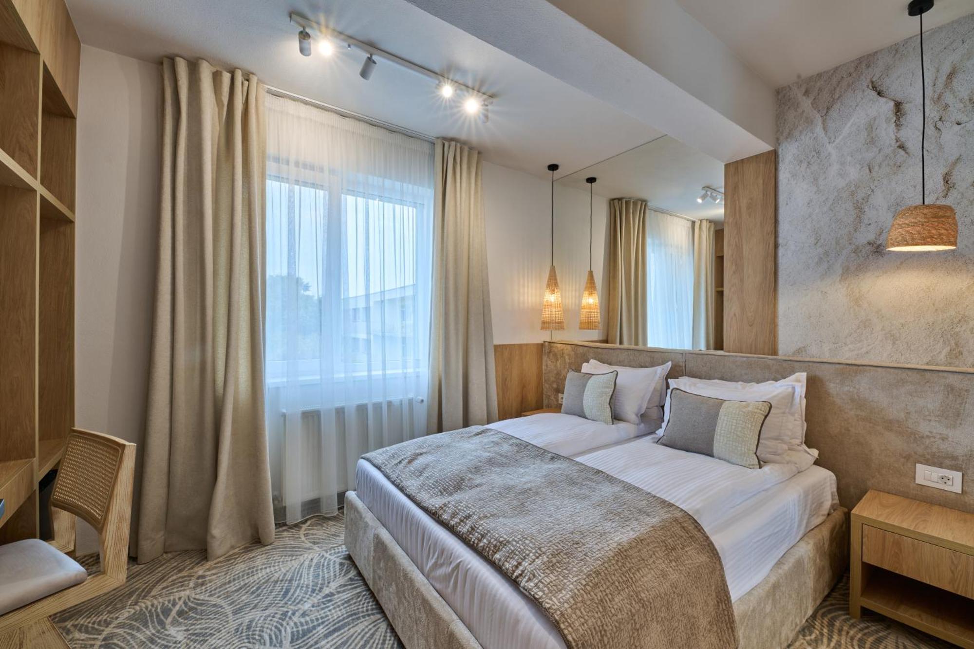 Hotel Serenity 티미쇼아라 외부 사진