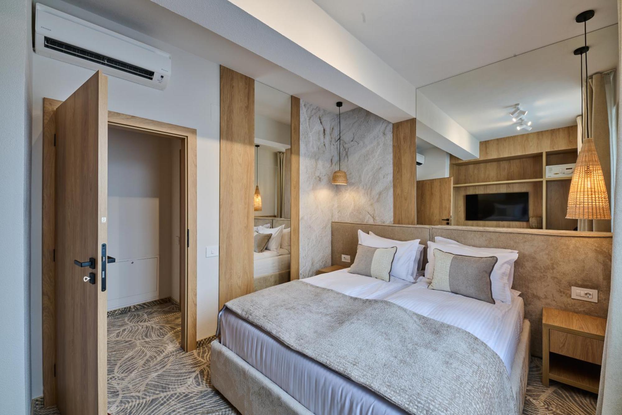 Hotel Serenity 티미쇼아라 외부 사진