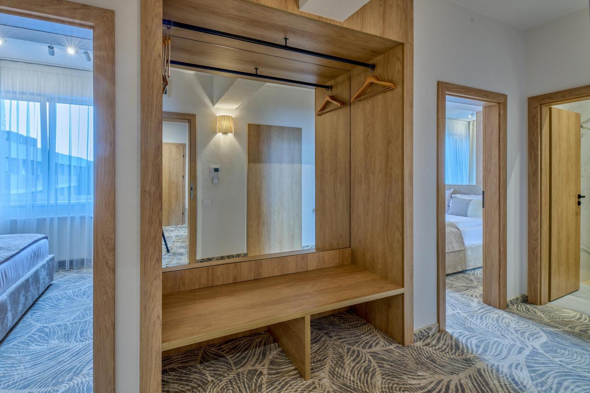Hotel Serenity 티미쇼아라 외부 사진
