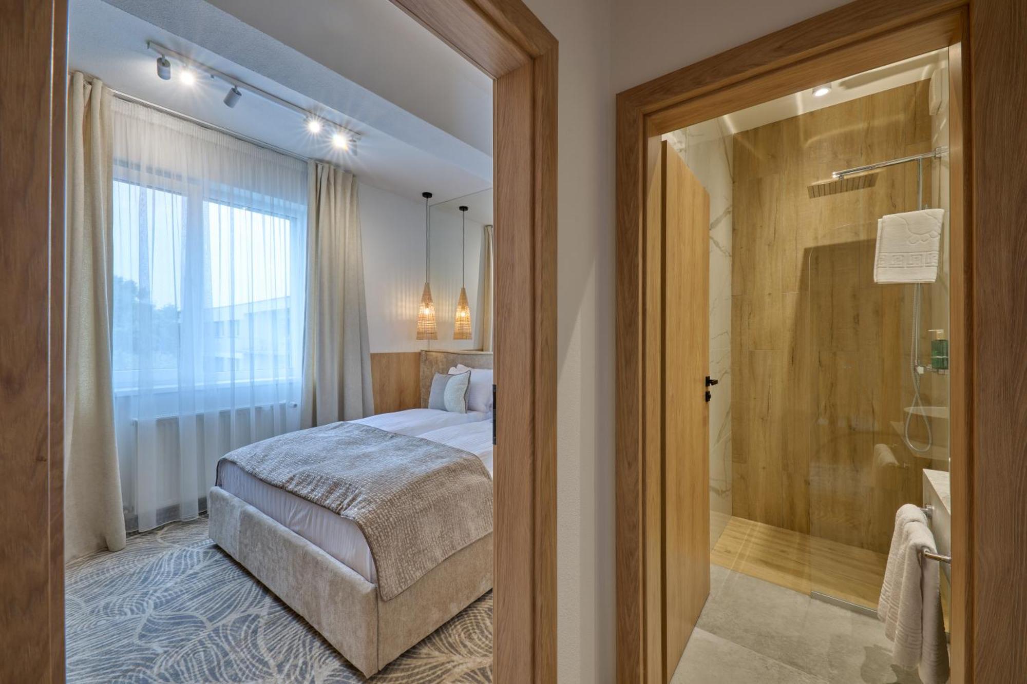 Hotel Serenity 티미쇼아라 외부 사진