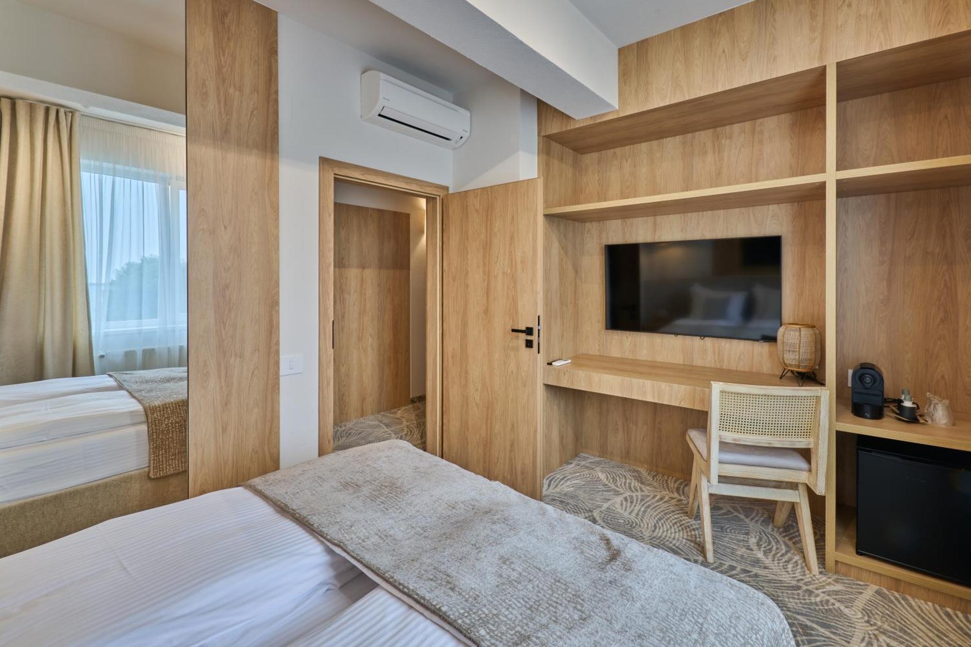Hotel Serenity 티미쇼아라 외부 사진
