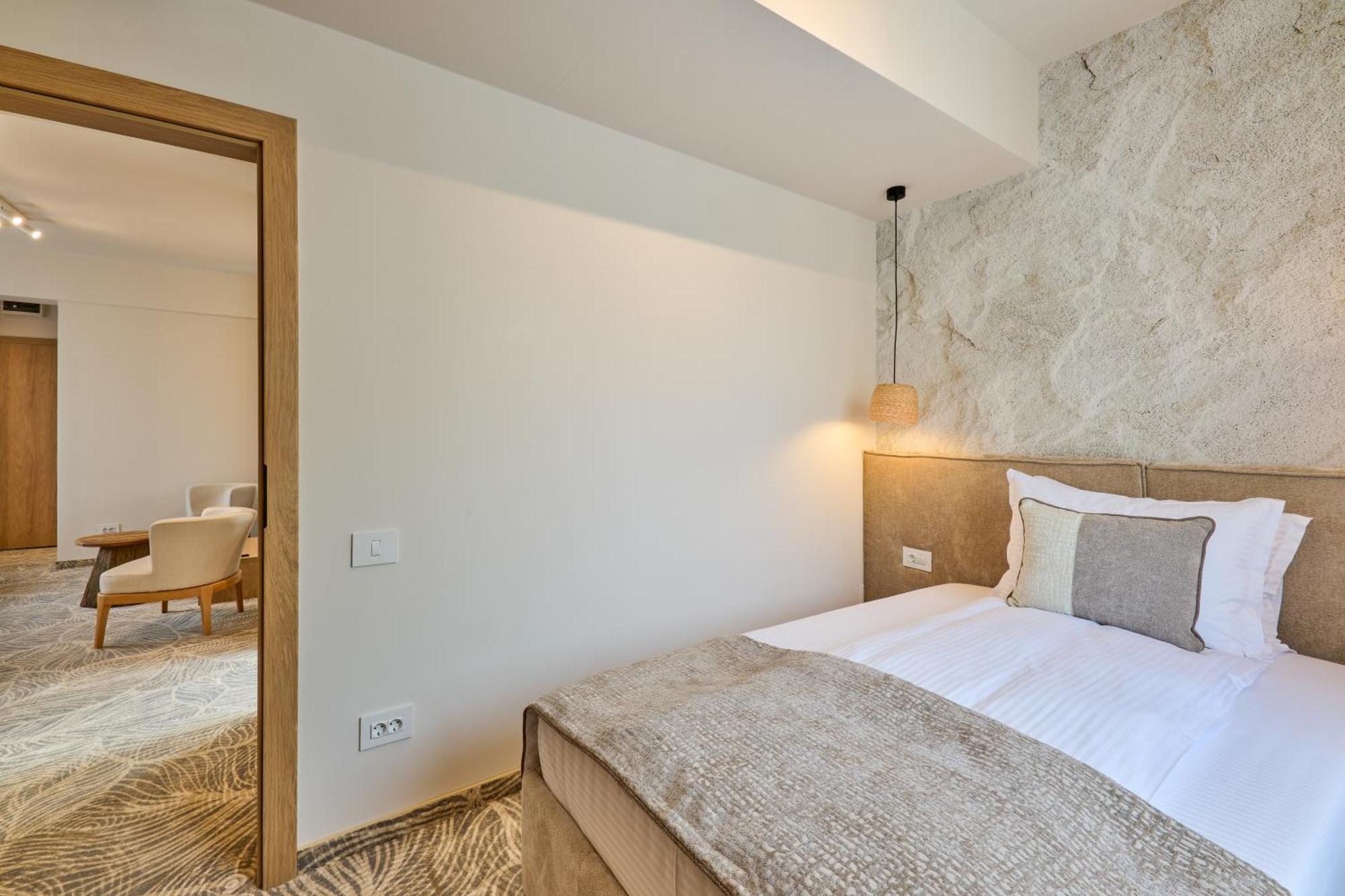 Hotel Serenity 티미쇼아라 외부 사진