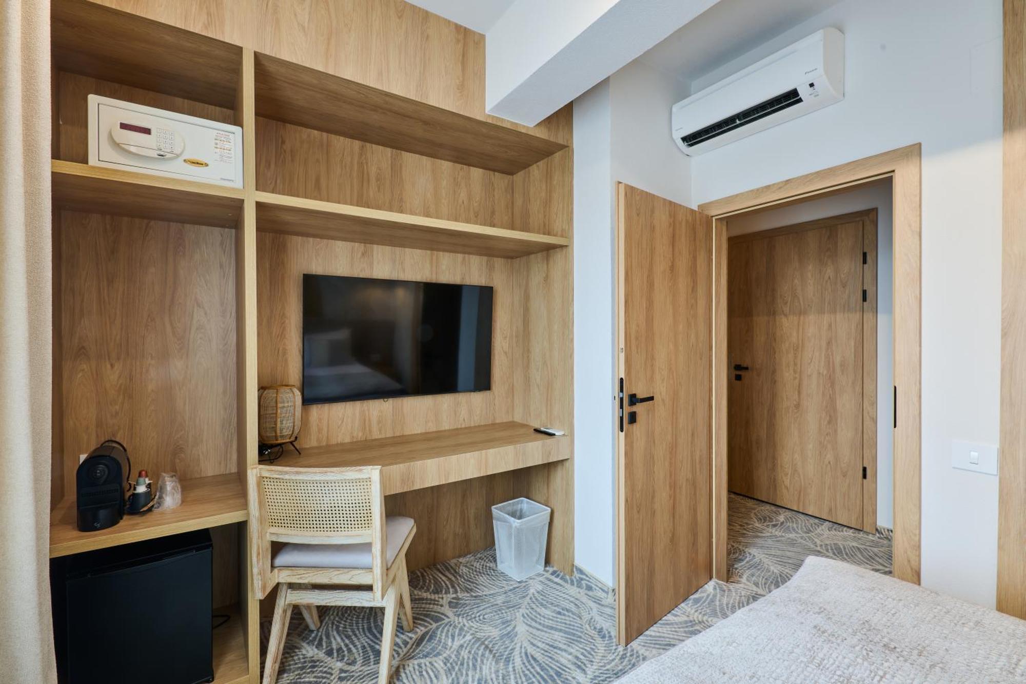 Hotel Serenity 티미쇼아라 외부 사진