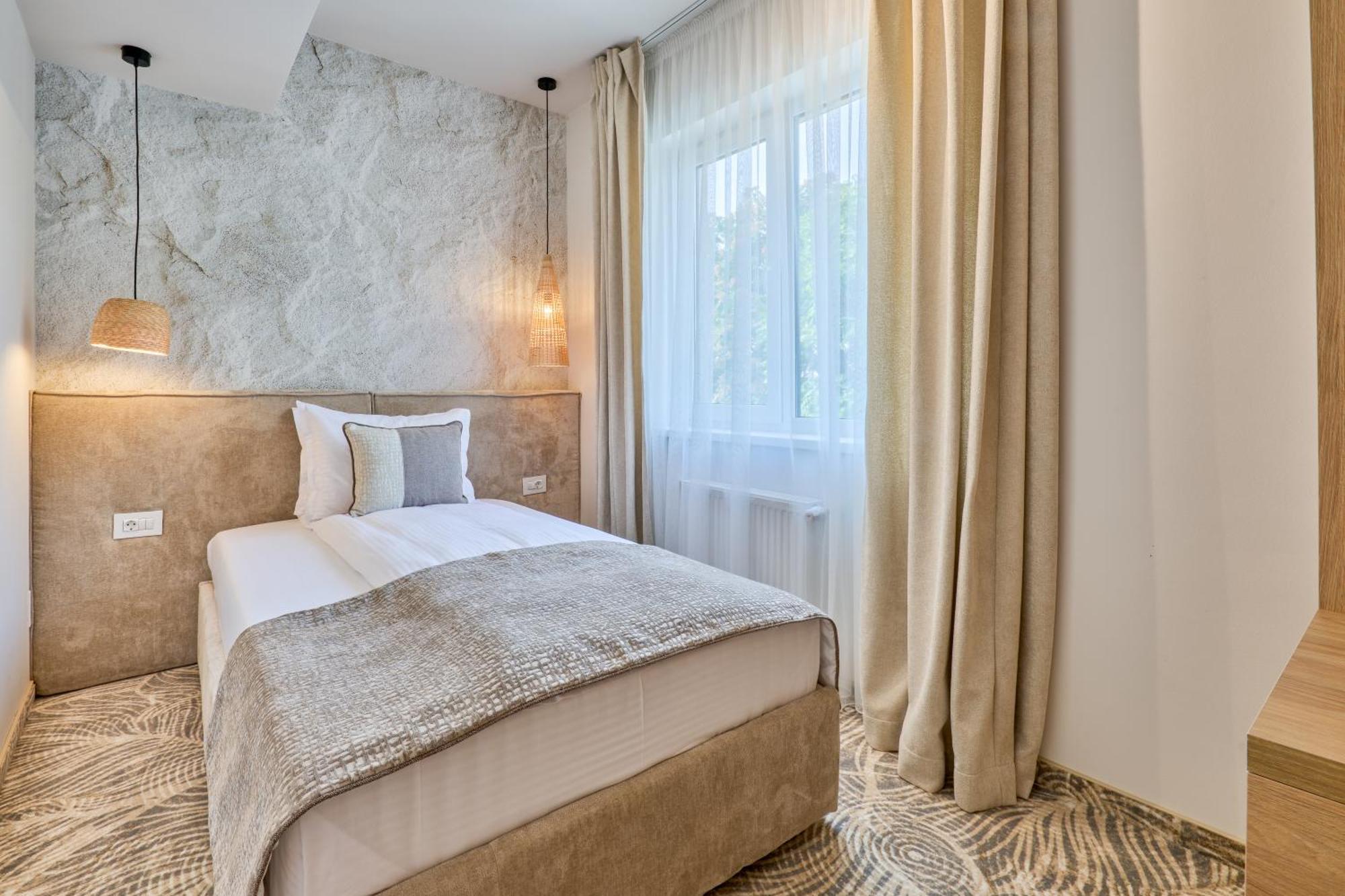 Hotel Serenity 티미쇼아라 외부 사진