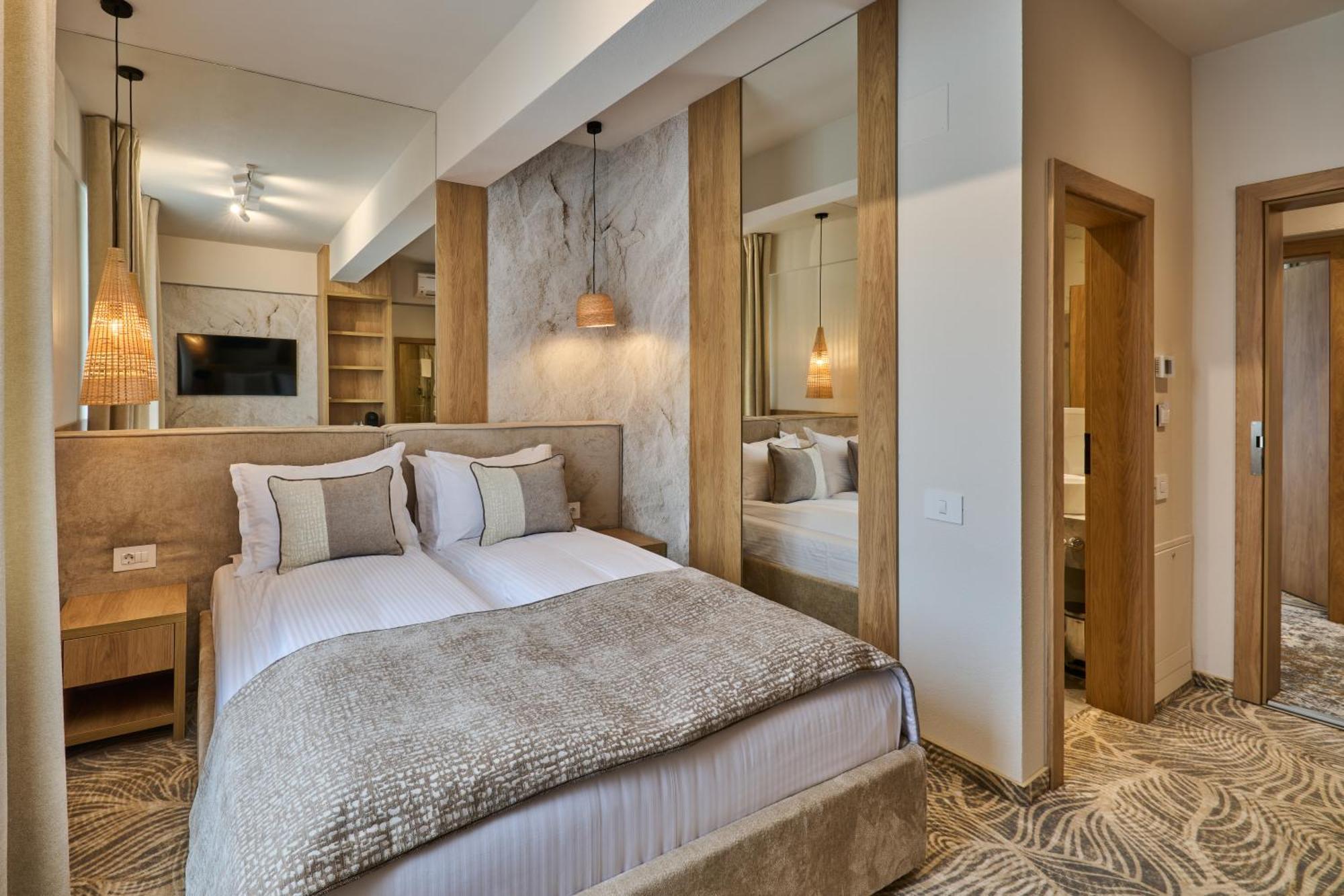 Hotel Serenity 티미쇼아라 외부 사진