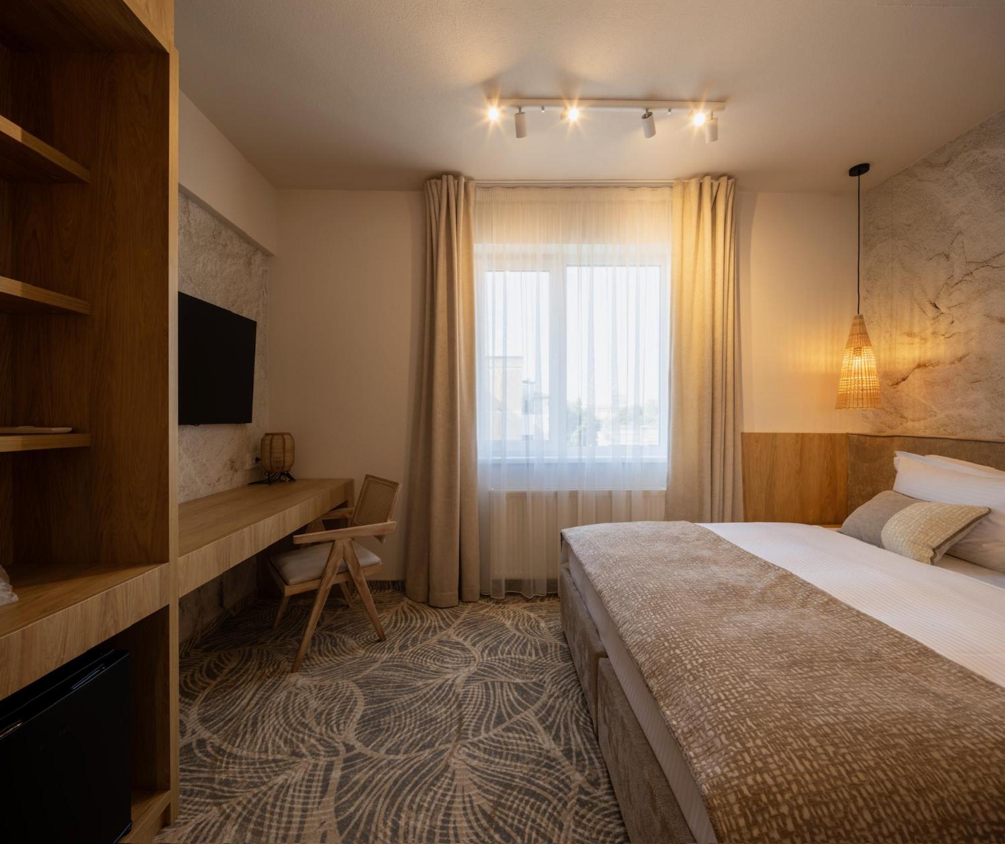 Hotel Serenity 티미쇼아라 외부 사진