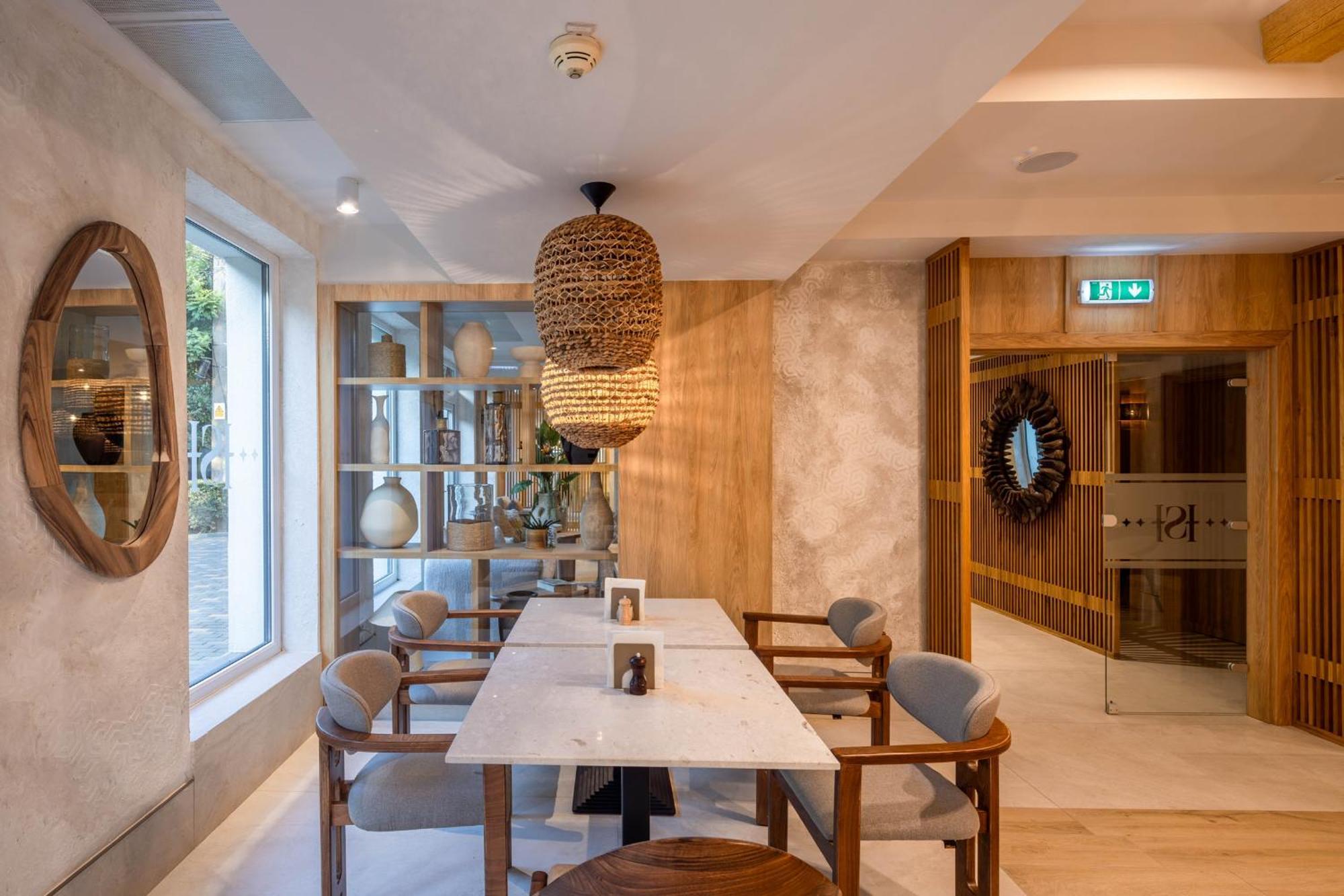 Hotel Serenity 티미쇼아라 외부 사진